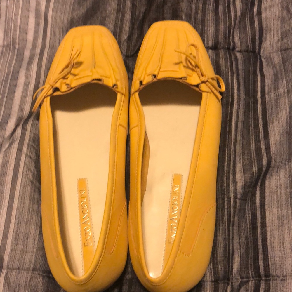 Enzo Angiolini.  Size 81/2M. Gold leather with rips and bow on front on toe